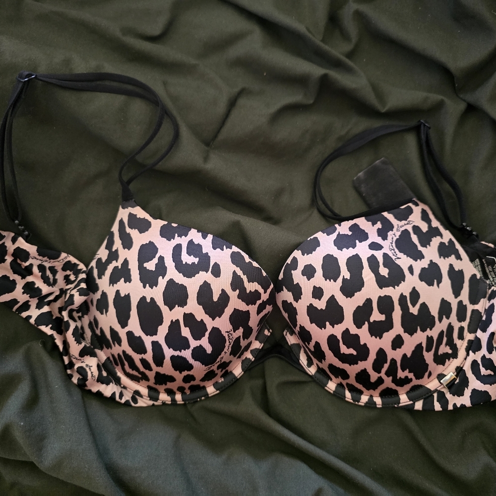 Victoria's Secret VS add 2 cups leopard bra 36c